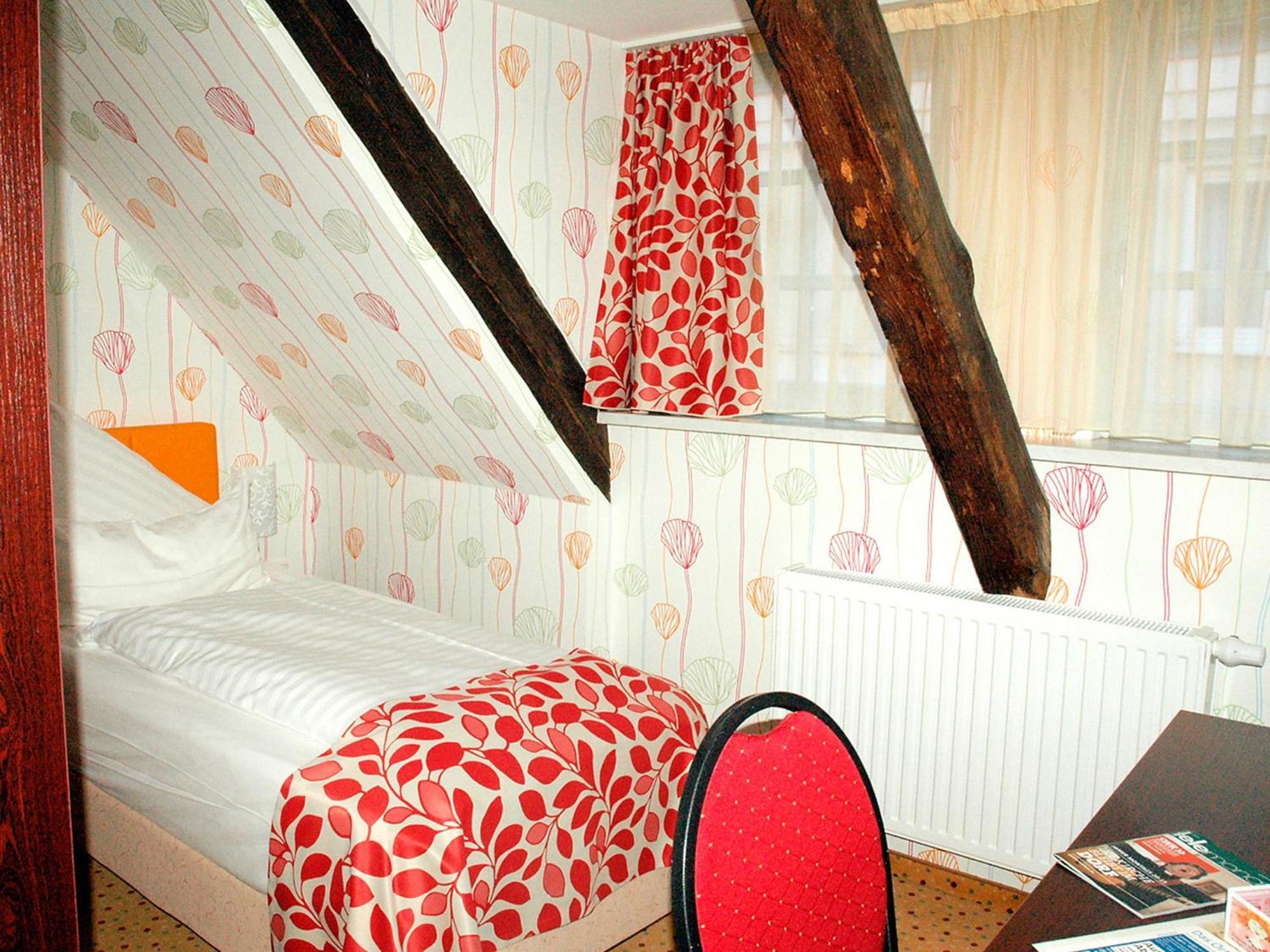 Maerchenhotel Bergen Auf Rugen Ruang foto